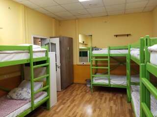 Хостел Sunny World Hostel Санкт-Петербург Спальное место на двухъярусной кровати в общем номере для мужчин и женщин-3