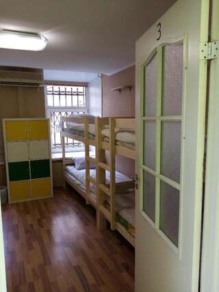 Хостел Sunny World Hostel Санкт-Петербург Спальное место на двухъярусной кровати в общем номере для женщин-2
